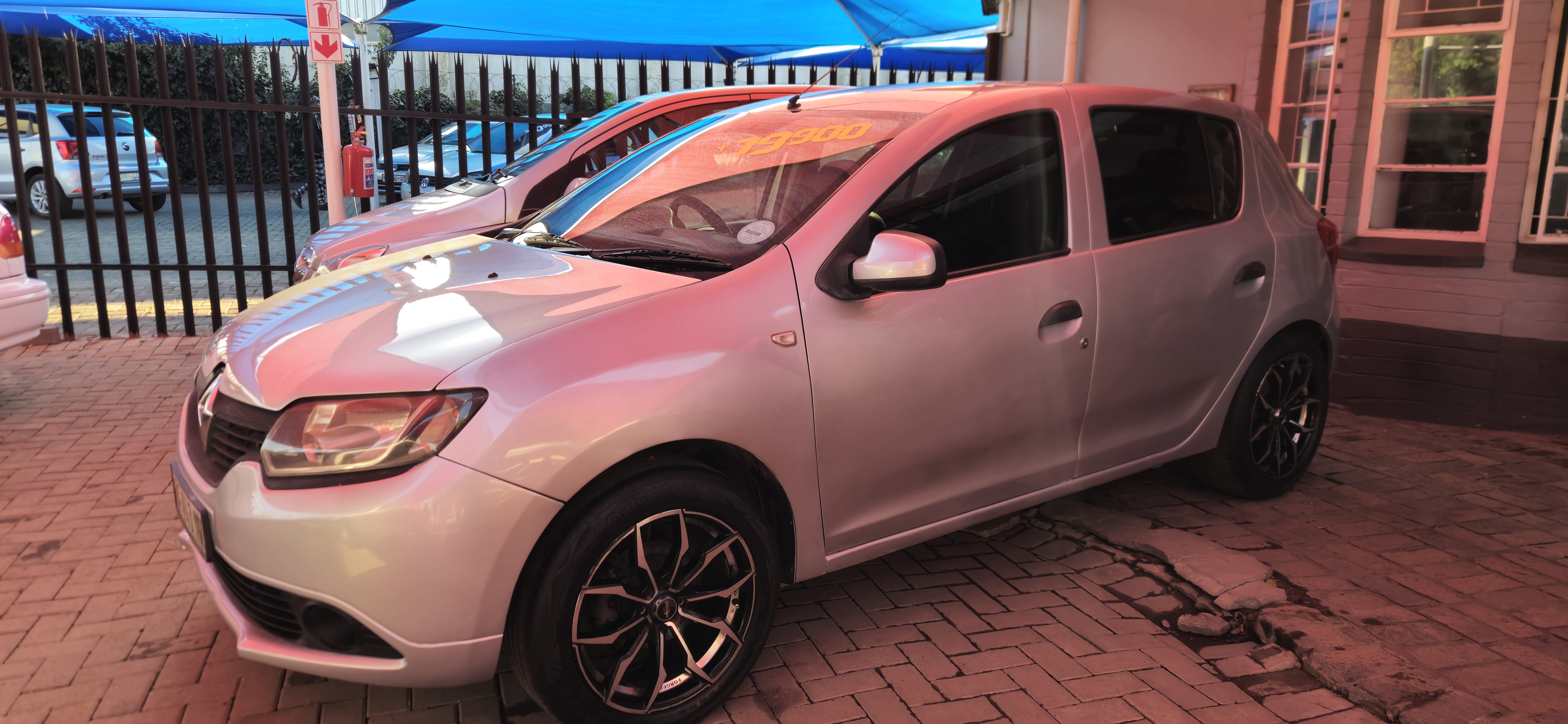 2014 Renault Sandero 1.0T, front view